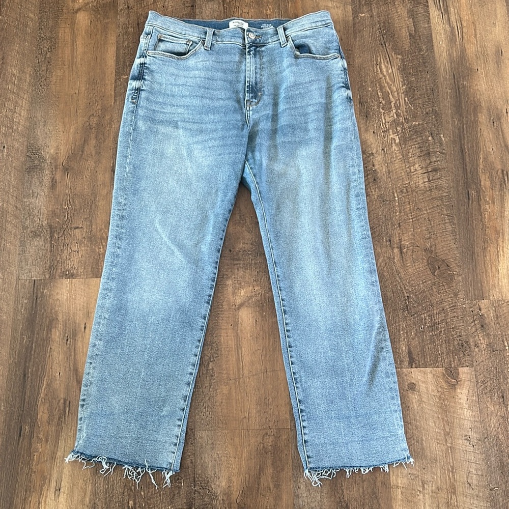 Women’s Kensie jeans. Size 12/31